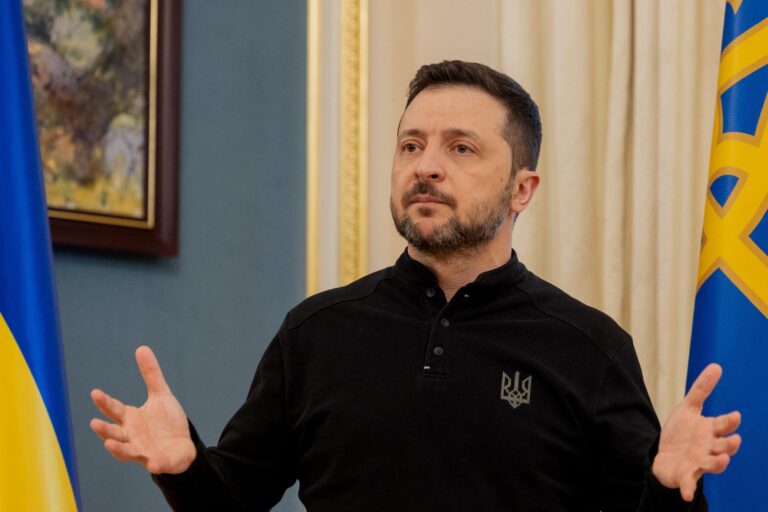 Zelensky nega acusações de ataque a residência de Putin e critica ações russas