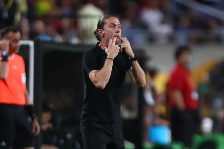 Filipe Luís entra no ranking dos técnicos mais bem pagos do Brasil após renovação com o Flamengo