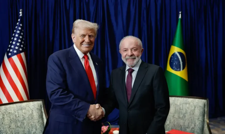 Lula celebra fim do tarifaço dos EUA e abertura de novos mercados para o Brasil durante pronunciamento