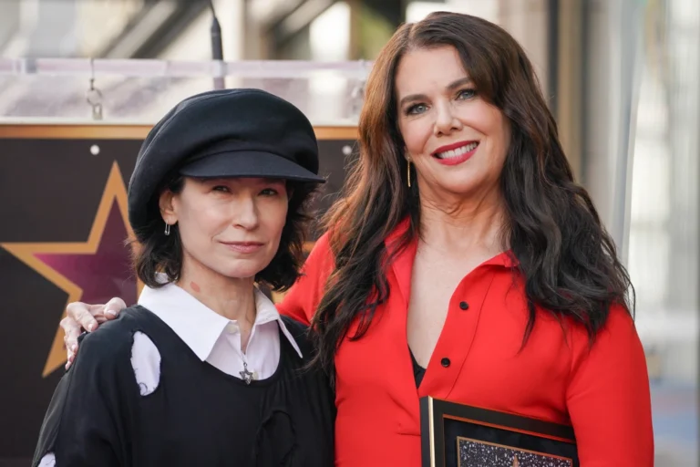 Novo livro de ‘Gilmore Girls’ promete histórias inéditas e reflexões pessoais; lançamento será em 2027