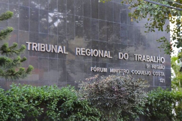 Auxiliar de Saúde é indenizada por acusação de atestado falso na Bahia