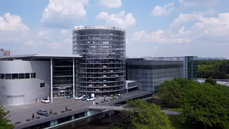 Volkswagen fecha fábrica histórica na Alemanha e foca em tecnologia