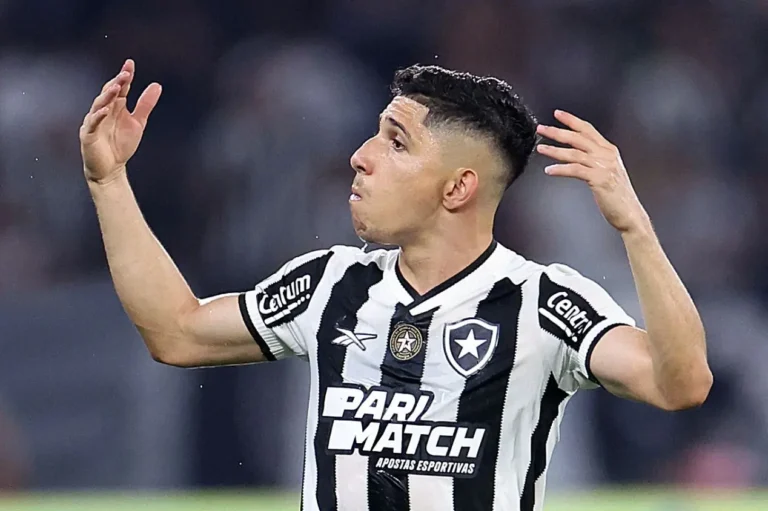 Savarino enfrenta dificuldades para deixar a Venezuela e atrasa reapresentação no Botafogo