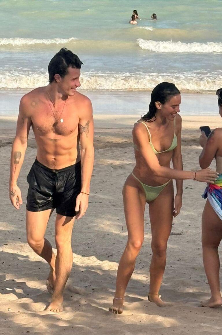 Bruna Marquezine e Shawn Mendes são flagrados juntos em momento de lazer no mar