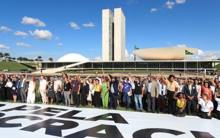 PT convoca ato pela democracia em Brasília para marcar aniversário do 8 de janeiro
