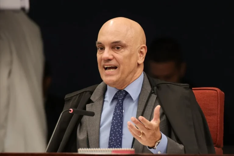 Moraes nega remoção imediata de Bolsonaro ao Hospital DF Star após queda