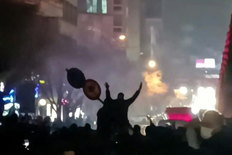 Elon Musk altera emoji da bandeira do Irã em meio a protestos nacionais