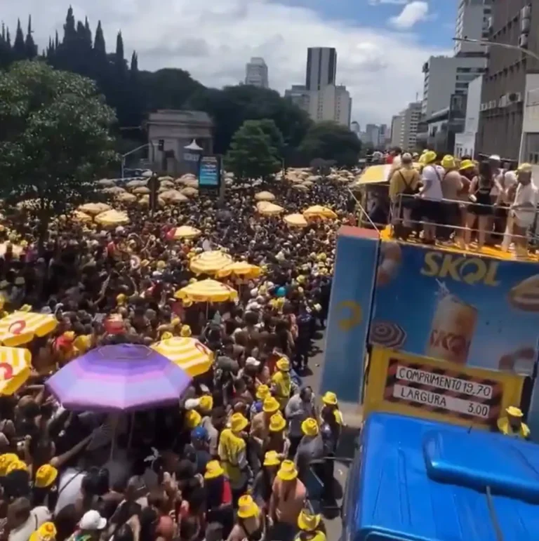 Ministério Público investiga superlotação em blocos do carnaval de São Paulo