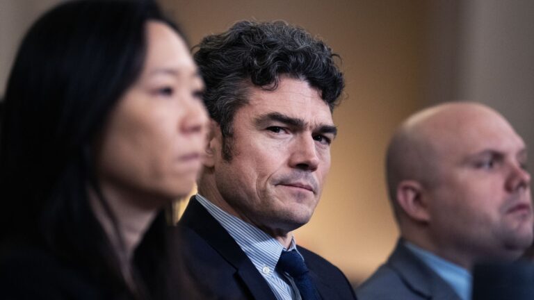 Joe Kent renuncia ao cargo de contraterrorismo em protesto contra guerra no Irã