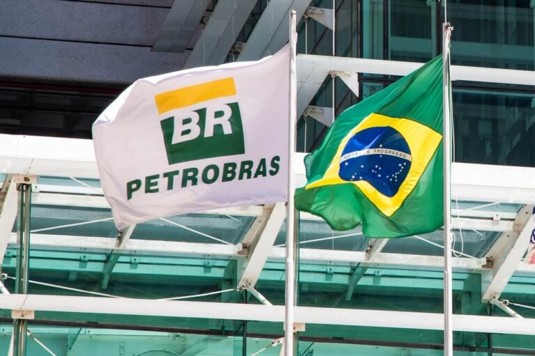 Lula defende papel social da Petrobras e anuncia investimentos de R$ 9 bilhões em refinaria