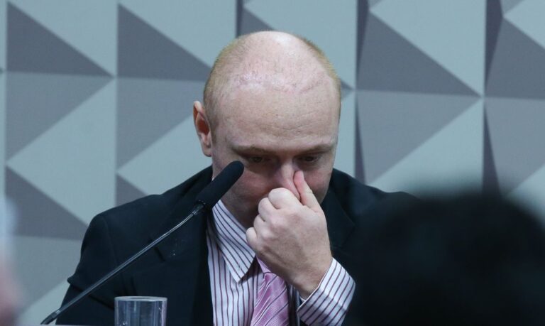 Alexandre de Moraes reduz pena de Walter Delgatti Neto após aprovação no Enem