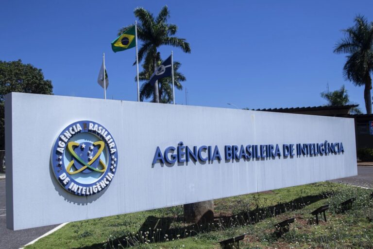 Alexandre de Moraes arquiva investigação da ‘Abin paralela’ contra Bolsonaro