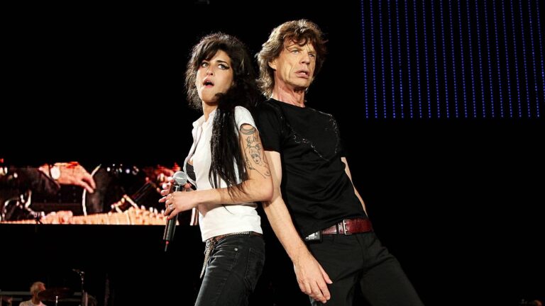 Rolling Stones homenageiam Amy Winehouse em novo álbum com cover de ‘You Know I’m No Good’