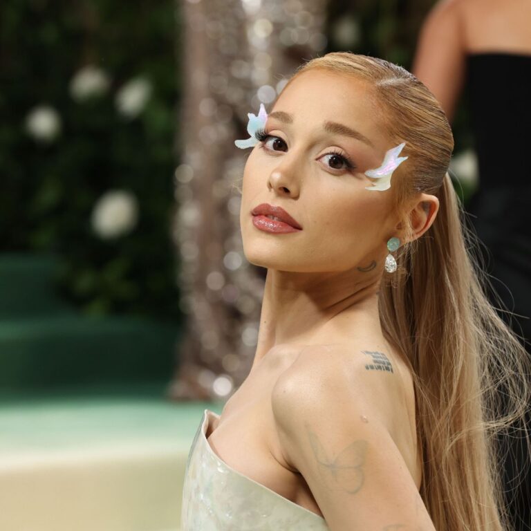 Ariana Grande fará pausa na carreira após críticas sobre o corpo