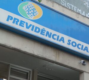 Estagiário do INSS é preso em Salvador por suspeita de fraude milionária