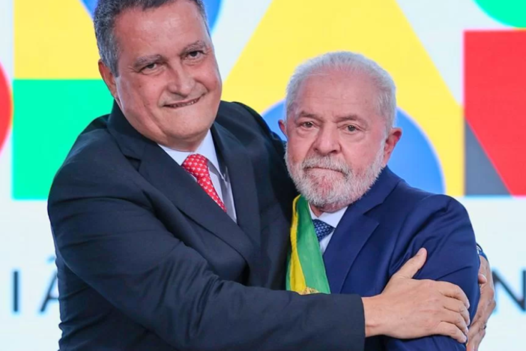 Lula promete R$ 500 bilhões em investimentos e destaca obras do PAC na Bahia