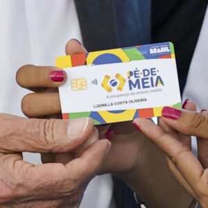 Pé-de-Meia: estudantes nascidos em setembro e outubro recebem parcela de R$ 200