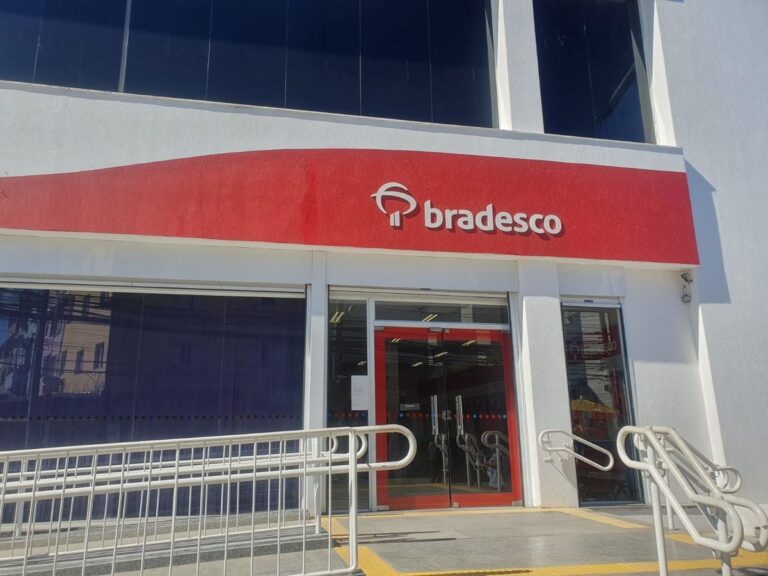 Bancários aprovam paralisação nacional de 24 horas para esta quinta-feira (20)