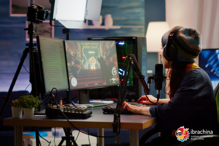 China pune mais de 1.840 streamers por sexualização e pedidos de doações