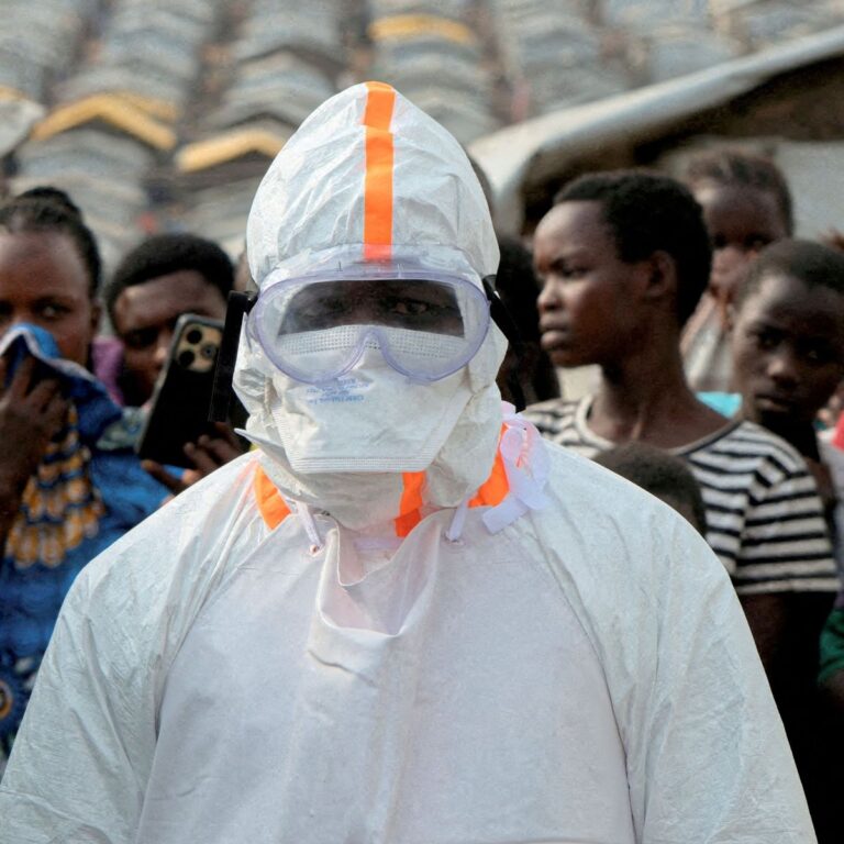 Surto de ebola na RDC ultrapassa 2 mil mortes e se aproxima de marca histórica