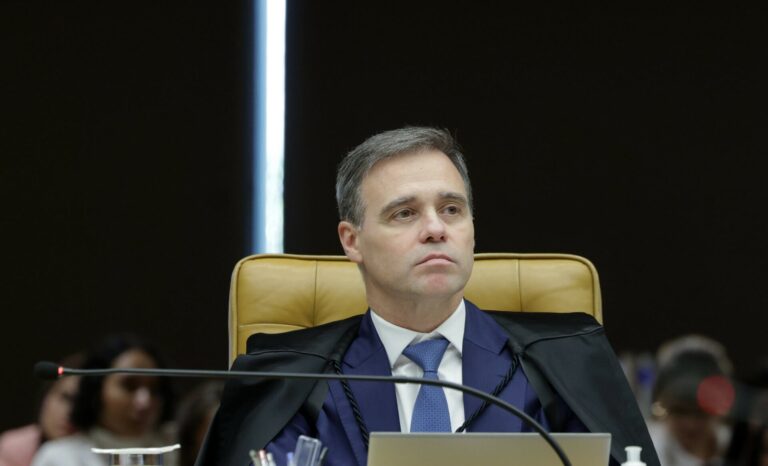 Mendonça nega retirada de vídeo de Flávio Bolsonaro gerado por IA e inspirado em Top Gun
