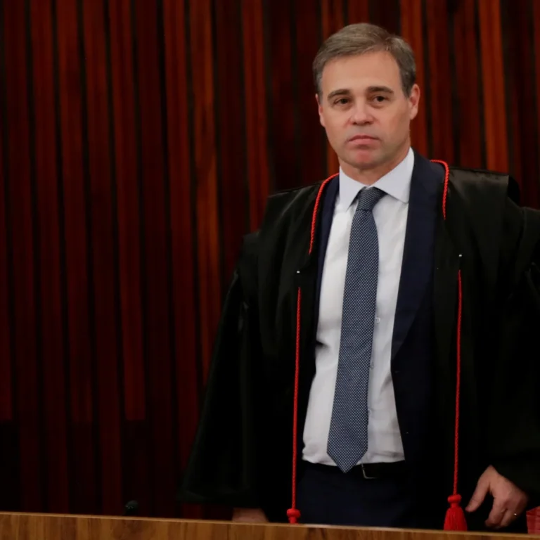André Mendonça cita antigo julgamento contra sua gestão para questionar afastamento na PF
