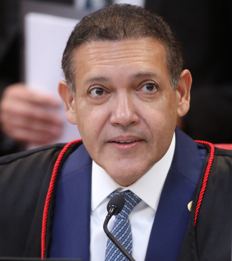 Celular de Vorcaro: mensagens citam R$ 500 mil e ligam advogado a filho de Nunes Marques