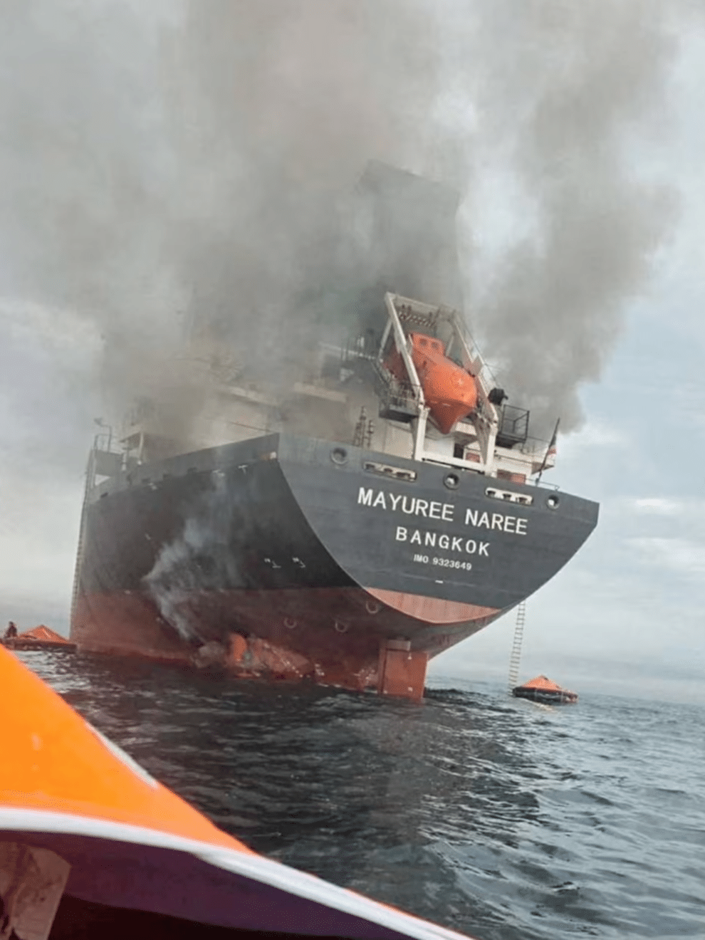 EUA atacam petroleiros iranianos após disparos contra navios de guerra