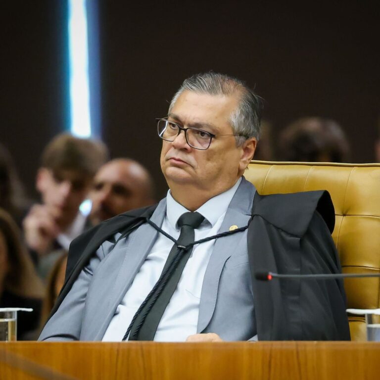 Dino aciona STF para apurar encontro entre Mendonça e Vorcaro durante julgamento sobre cemitérios de São Paulo