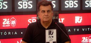 Vitória mantém Jair Ventura no comando técnico após eliminação na Copa do Brasil