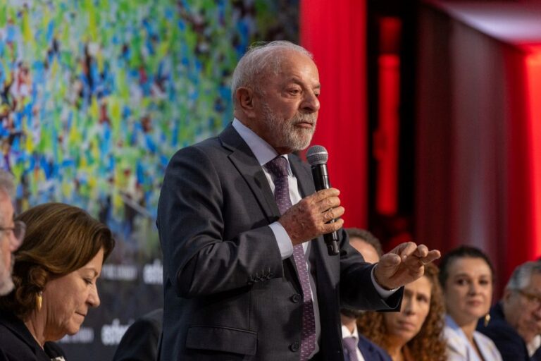 Lula comunica à campanha que não participará do debate da TV Globo