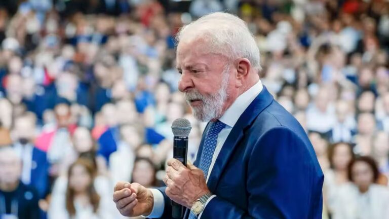 Lula troca Feira de Santana por Salvador e faz caminhada na orla