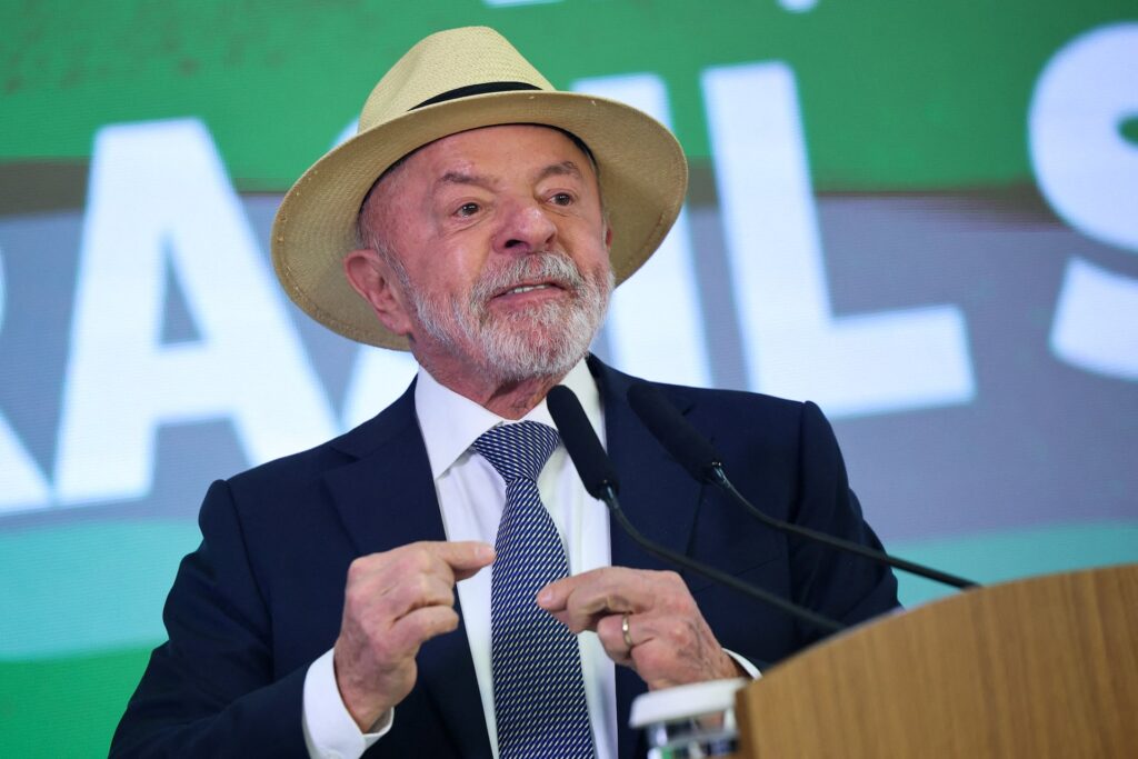 Lula supera Flávio Bolsonaro em todos os cenários de 2º turno, diz CNT/MDA