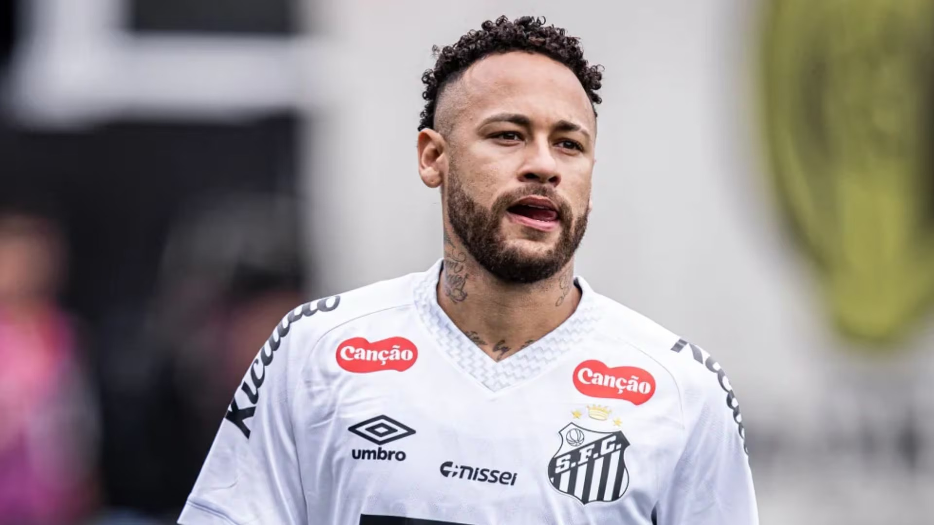 Palmeiras responde críticas de Neymar sobre gramados com provocação nas redes sociais