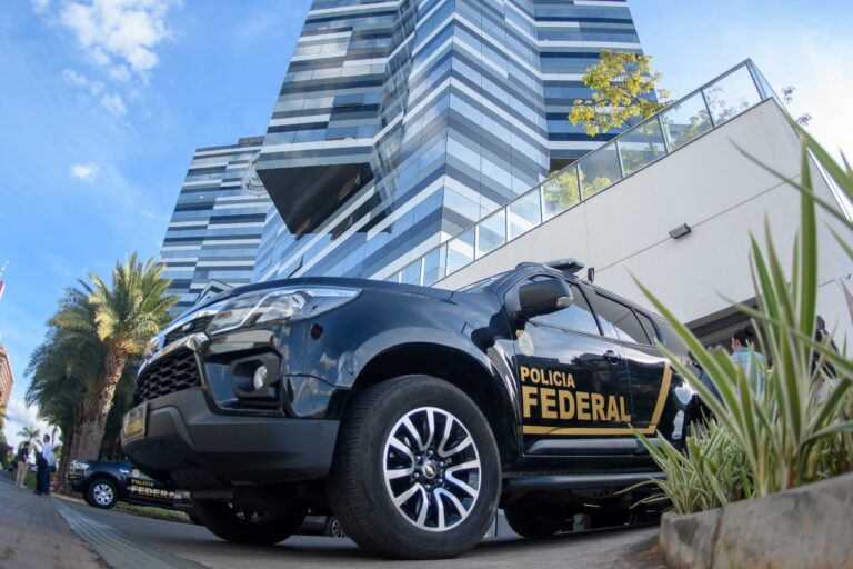 Cúpula da Polícia Federal coloca cargos à disposição após afastamento de Andrei Rodrigues