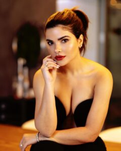 Vanessa Giácomo lança livro ‘Hotel Cativeiro’ e fala sobre novela em Portugal