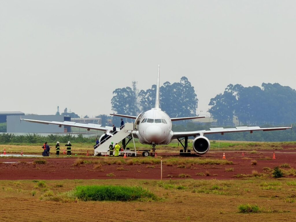 Companhias aéreas restringem operações no Aeroporto de Cascavel após avião da Latam sair da pista