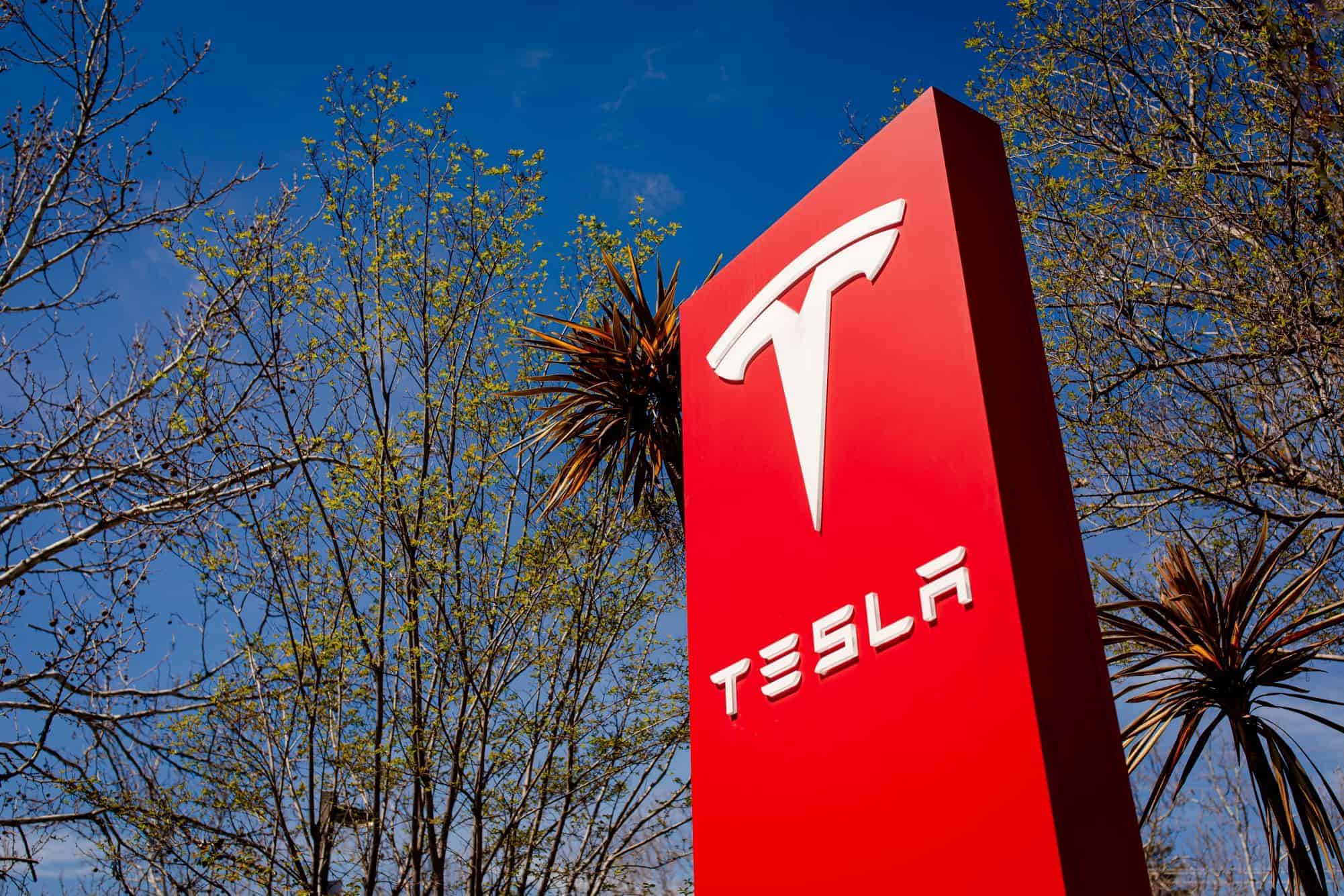 discriminação racial na Tesla