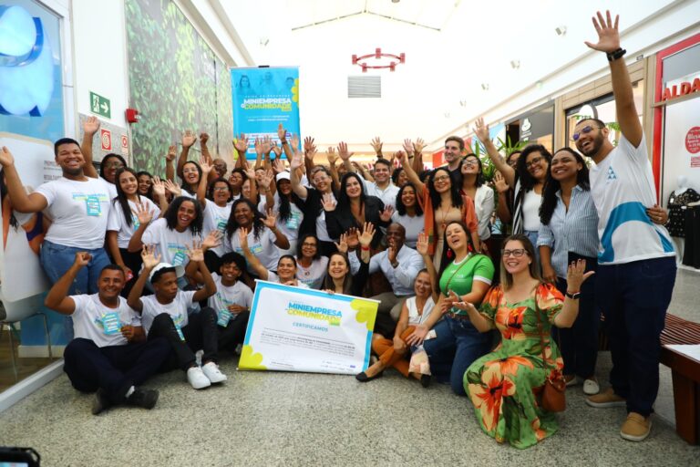 Feira em Camaçari expõe produtos criados por participantes de projeto de empreendedorismo