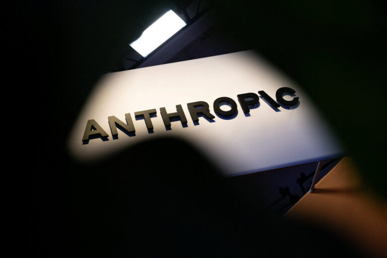 Anthropic aposta em gás natural para data centers e alerta para riscos de custos e clima
