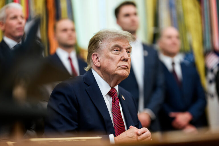 Aprovação de Trump despenca para 31%, o pior índice de seus mandatos, aponta Reuters/Ipsos