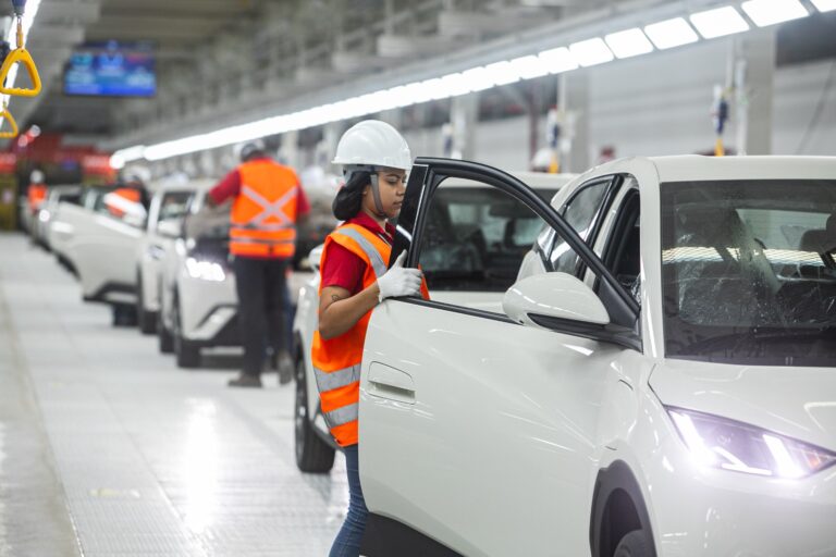 BYD abre 115 vagas exclusivas para PcD em processo seletivo no complexo de Camaçari