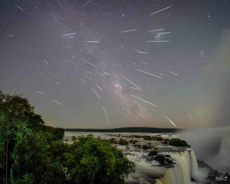 Chuva de meteoros Orionídeas ilumina o céu brasileiro nesta quarta-feira