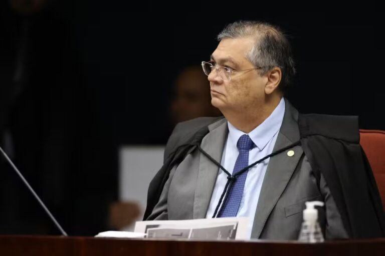 Fachin mantém Flávio Dino como relator de processos envolvendo Flávio Bolsonaro