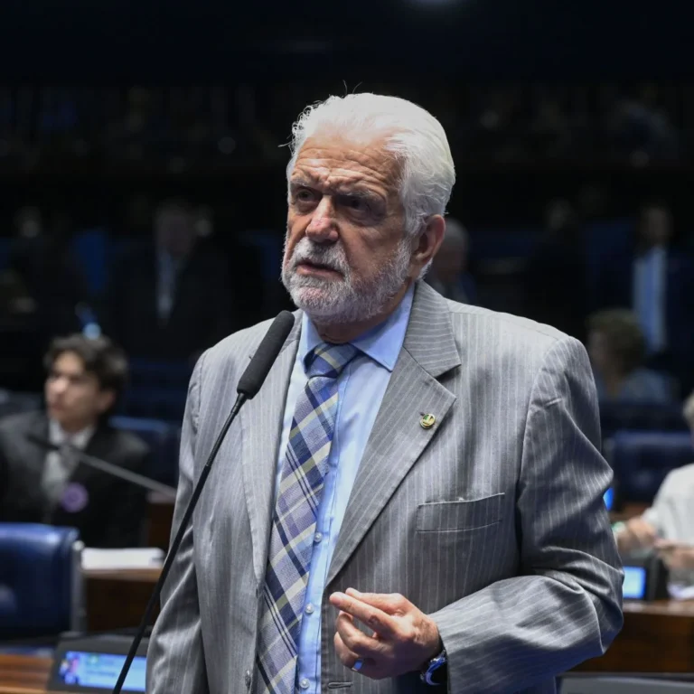 Jaques Wagner alerta para avanço da extrema-direita e defende diálogo com centro e direita