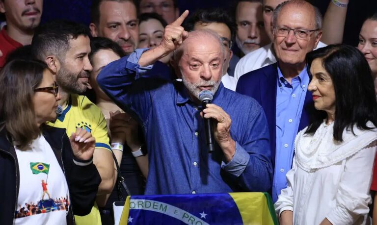 Lula promete novo estilo de governo e foco em IA brasileira após reeleição