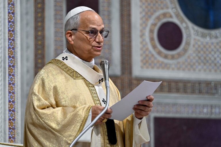 Papa Leão XIV apresenta melhoras após cirurgia no pulmão, afirma Vaticano