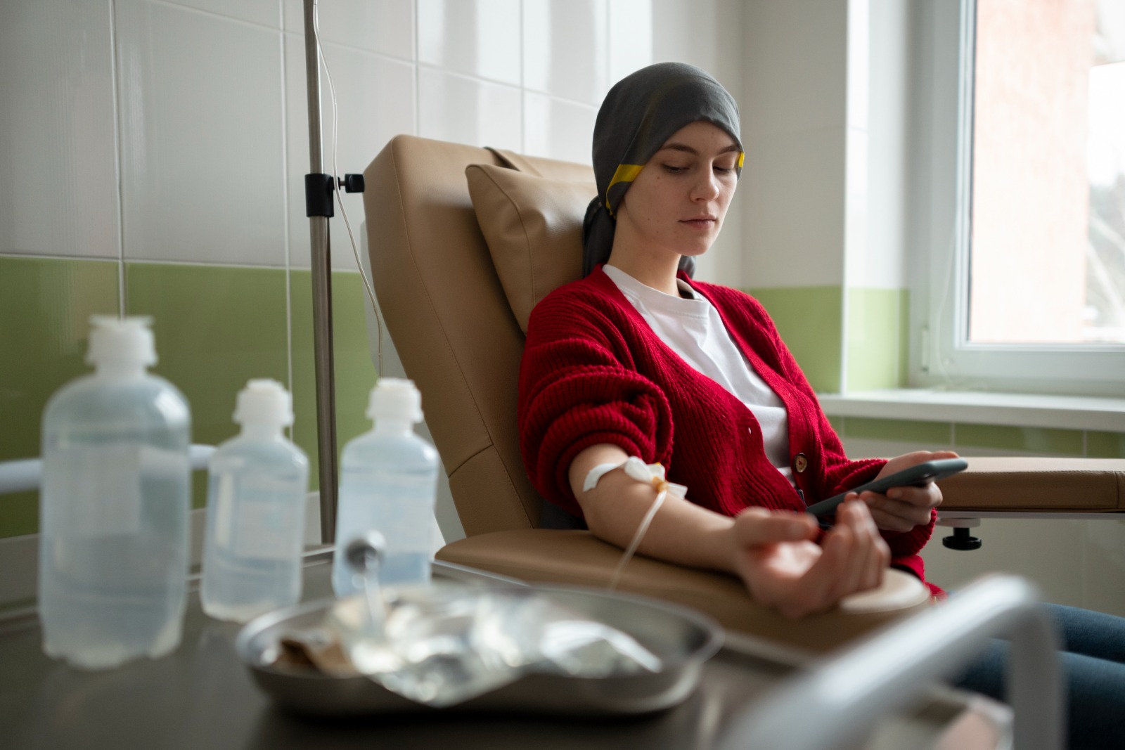 Quimioterapia para câncer de mama exige monitoramento da função renal, alerta nefrologista