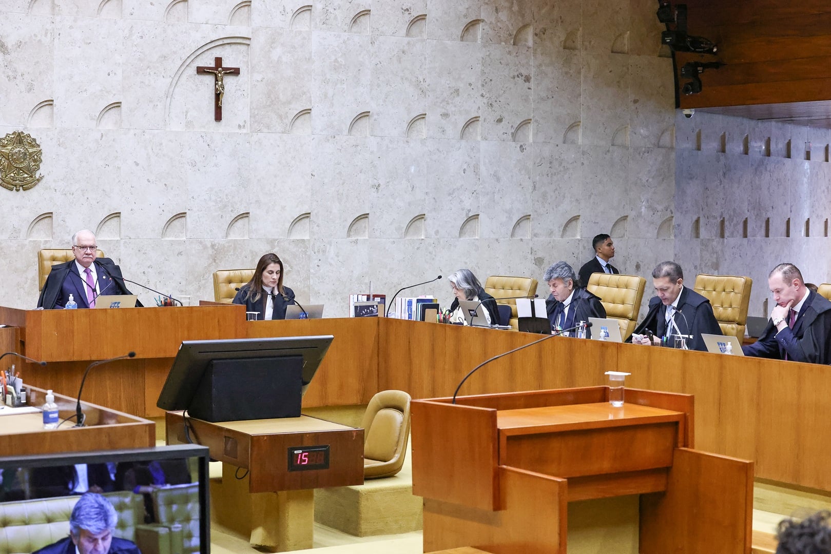 STF julga lei de fretamento por aplicativos
