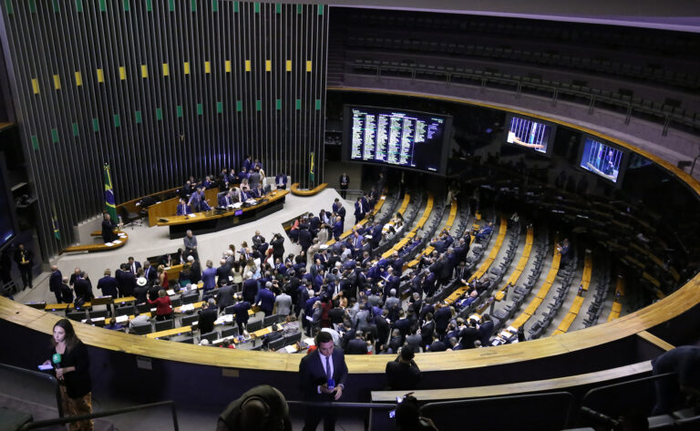 Concurso da Câmara dos Deputados: salário de R$ 32 mil e 66 vagas imediatas
